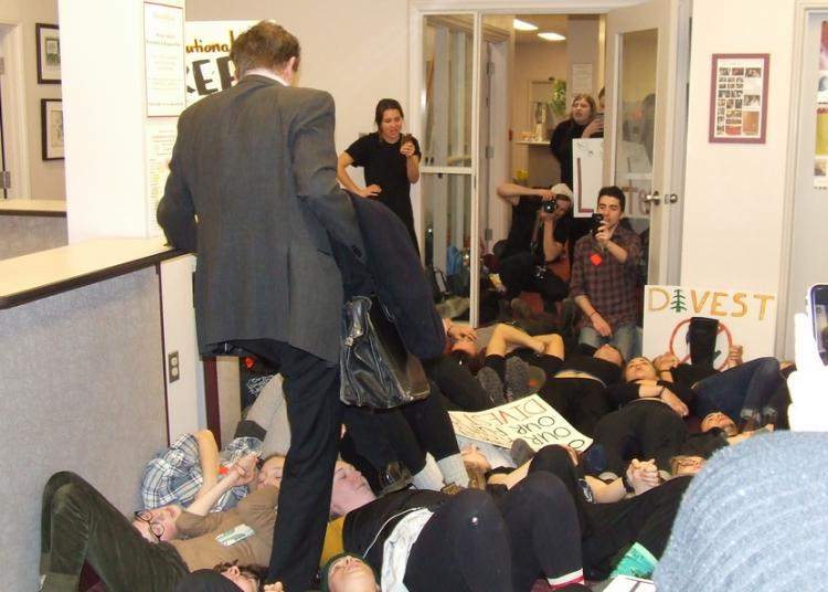 Mount Allison students step up protest against University’s ties to fossil fuels
